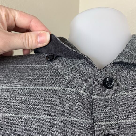 Lululemon Propel? Or Evolution? Polo Gray Men’s Sz L? Short Sleeve Stripe - Picture 3 of 5